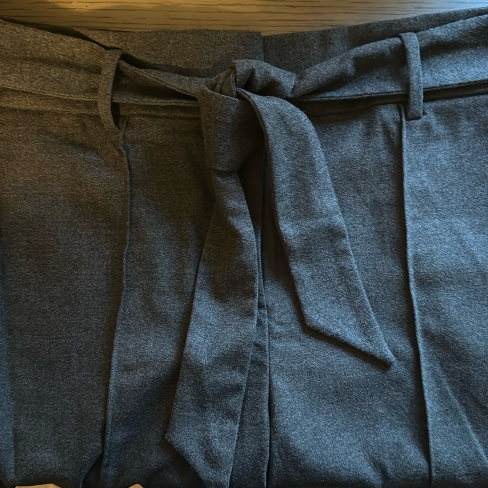 Dark grey Loft cropped dress pants NWT